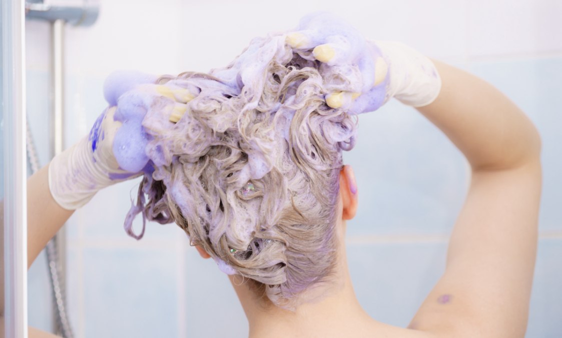 do you wash hair dye out with shampoo